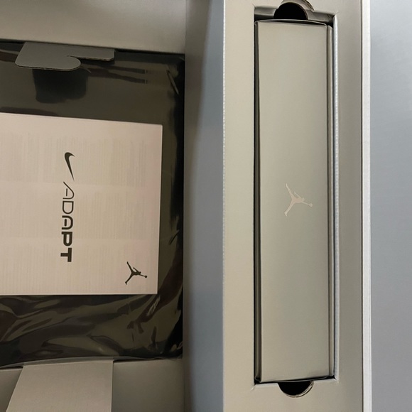 Jordan 11 Adapt - Picture 10 of 16